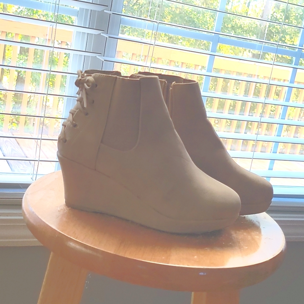 Girls shoes